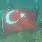 Halfeti’de su altında Türk Bayrağı açtılar