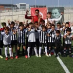 Minik futbolcular İzmit Belediyesi Cumhuriyet Bayramı Futbol Şöleninde doyasıya eğlendi